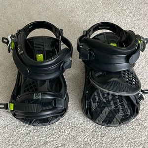 K2 snowboarding bindings. Unisex